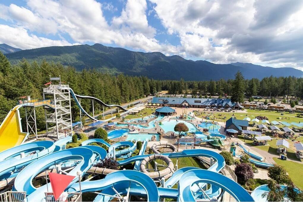 チリワック Mountain Retreat With Views, Hot Tub, Games & Acヴィラ エクステリア 写真