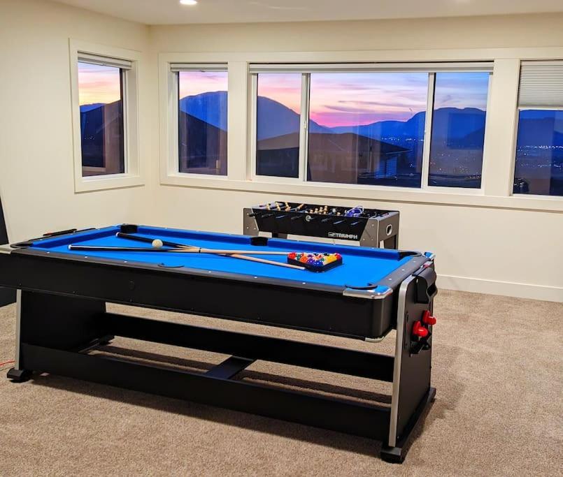 チリワック Mountain Retreat With Views, Hot Tub, Games & Acヴィラ エクステリア 写真