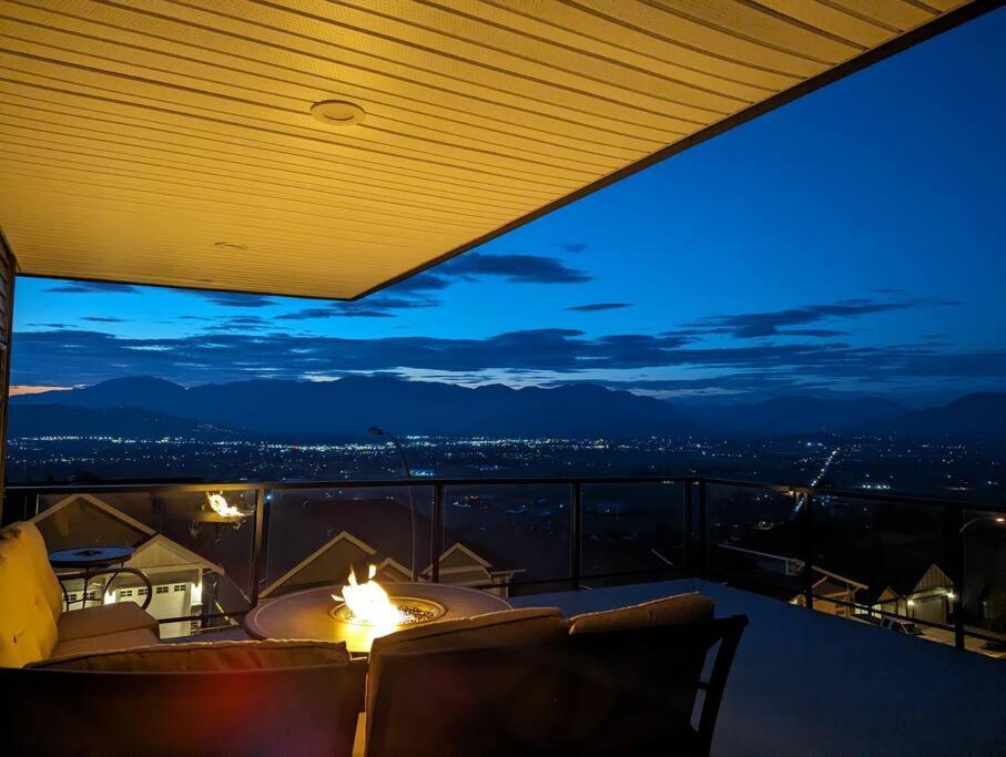 チリワック Mountain Retreat With Views, Hot Tub, Games & Acヴィラ エクステリア 写真